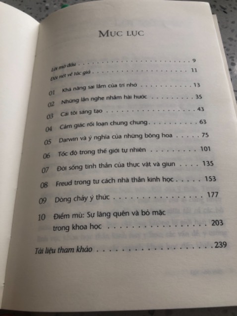 Một quyển sách hay về các nghiên cứu thần kinh trong các chiêm nghiệm hàng ngày của bác, dịch giả dùng từ ngữ trôi chảy dễ cảm nữa