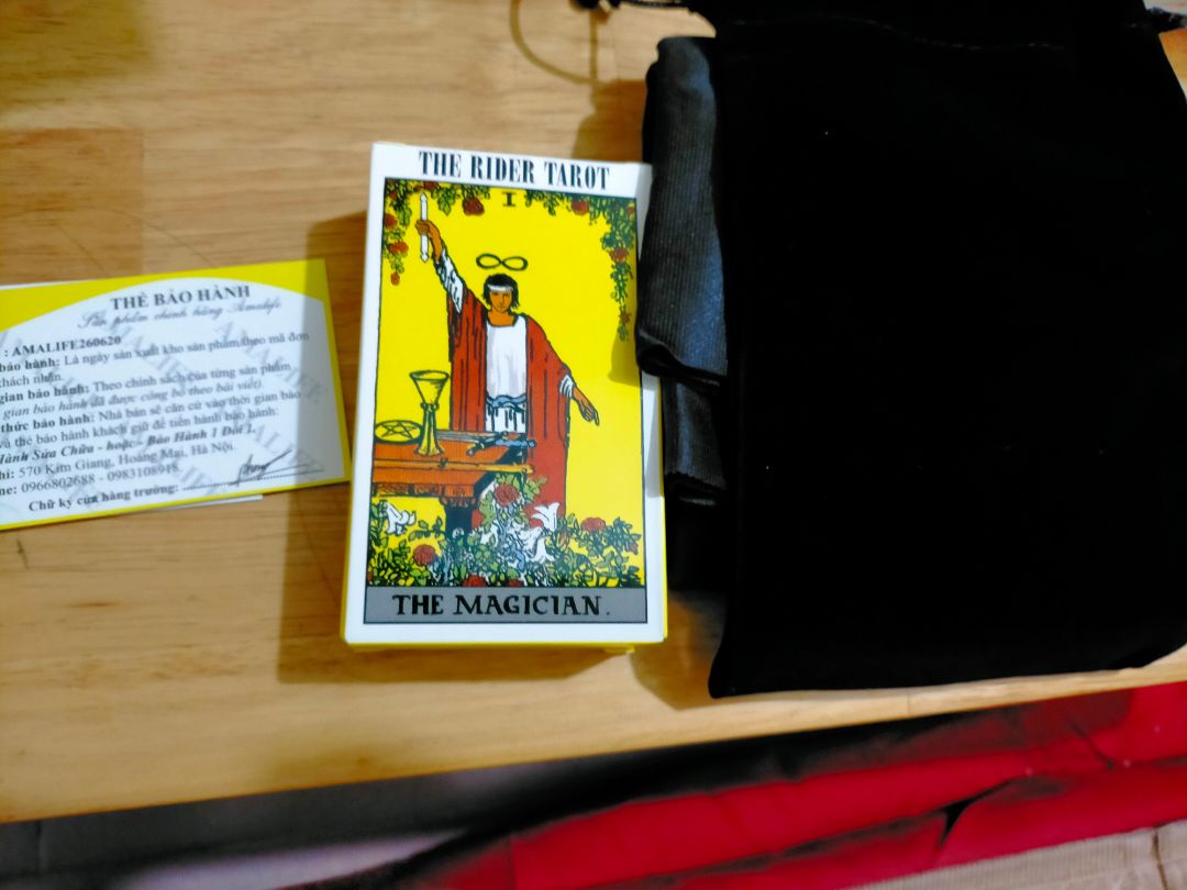 hình ảnh rõ nét, có hướng dẫn giải nghĩa bằng tiếng anh, có cả thẻ bảo hành, nói chung với mục đích bói vui như mình thì bộ bài này quá oki rồi