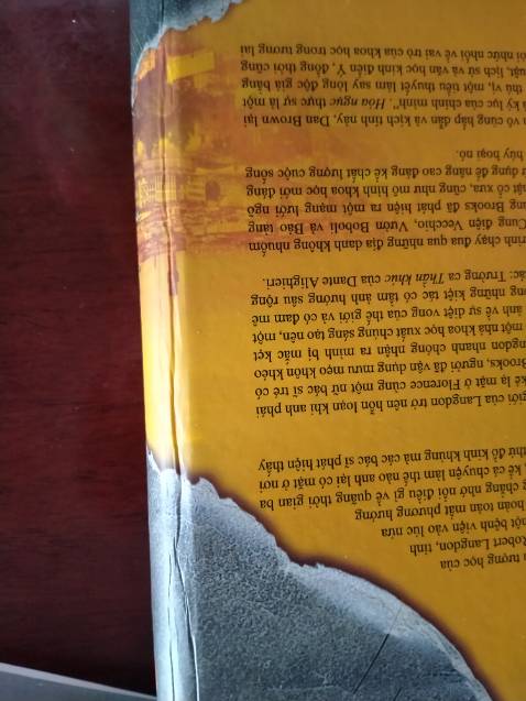 - Về giao hàng: Giao trễ 1 ngày, shipper vẫn được. Chung quy thì vẫn được.
- Về sản phẩm: Sách rất thơm nhưng đóng gói vẫn chưa ổn, sách bị nhăng nhiều chỗ, cũng thật may là không bị rách. Tuy chưa đọc nhưng rất mong đợi chất lượng của tác phẩm.