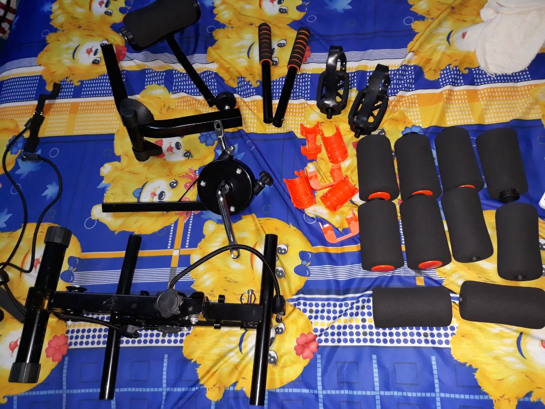 ▪︎Rất dễ lắp ráp (xem hướng dẫn trên youtube)
▪︎Mới tinh, còn thơm mùi sơn
▪︎Khá vững, chắc chắn (những chỗ nối còn hơi xộc xệch - chỉ khi cố tình lắc, ngồi lên thì không vấn đề gì)
▪︎Không gian nhỏ vẫn có thể đặt máy
▪︎Lò xo đàn hồi rất tốt
▪︎Mút đệm khá êm, thích nhất cái ngay cổ như được massage vậy
▪︎Bàn đạp hơi xa một tí (lắp ở đốt gần nhất rồi á) (có thể tại chân ngắn :v )
▪︎Khi đạp bị cấn miếng mút đệm ở giữa, nâng pedan cao lên thì khó đạp, nhưng với mình thì cũng không thành vấn đề
▪︎Pedan có thể điều chỉnh lực đạp nặng-nhẹ
▪︎Có thể ngồi thư giãn hay nằm ngủ cũng được \( ' v ' )/
▪︎Mình mua lúc được khuyến mãi, vô địch trong tầm giá luôn, kinh tế và đa năng hơn nhiều loại máy khác

Tập một thời gian rồi sẽ feedback hiệu quả sau