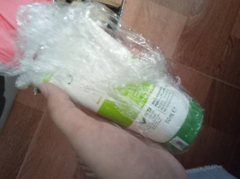 Hmm, giao hàng siêu nhanh. Mới đặt sáng hqua mà trưa hay đã nhận được. Sp có nhãn mác đầy đủ mà tiki đóng gõi kĩ lắmmm, cho hẳn cái màng bọc thực phẩm luôn ಥ⁠‿⁠ಥ
Nói về thời chứ srm không bị tràn đauu