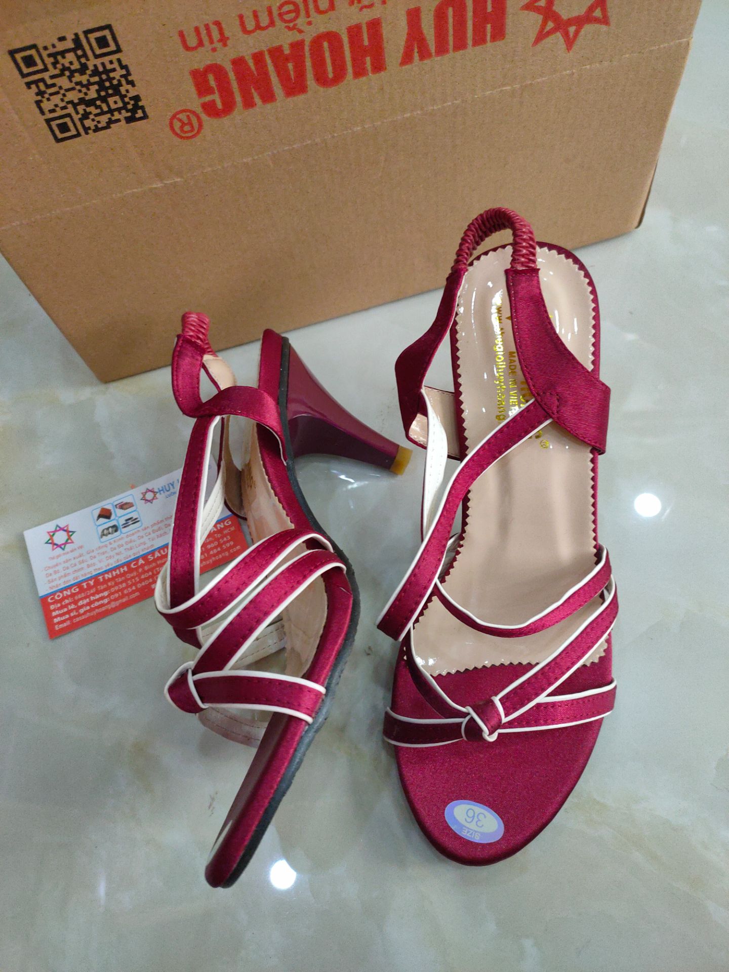 Giày đẹp chỉ may đều chắc chắn... Giao hàng nhanh chóng... Rất thích