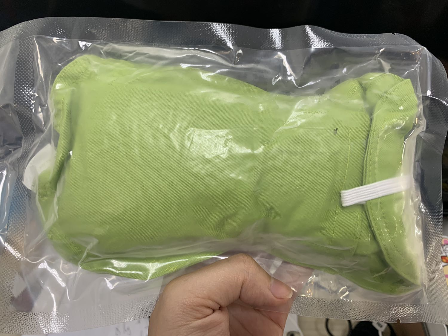 Do nhìn máy tính nhiều và thức khuya nên dạo này mắt mình rất mỏi luôn, và nhức quanh mắt nữa. Thể là mình mua ngay em này k nghĩ nhiều và đúng là chân ái, đắp 1 lần là hết mỏi liền và cực phê pha dễ ngủ nhé! Ai làm việc mắt nhiều hay đơn giản tối khó ngủ thì tậu ngay 1 em nha