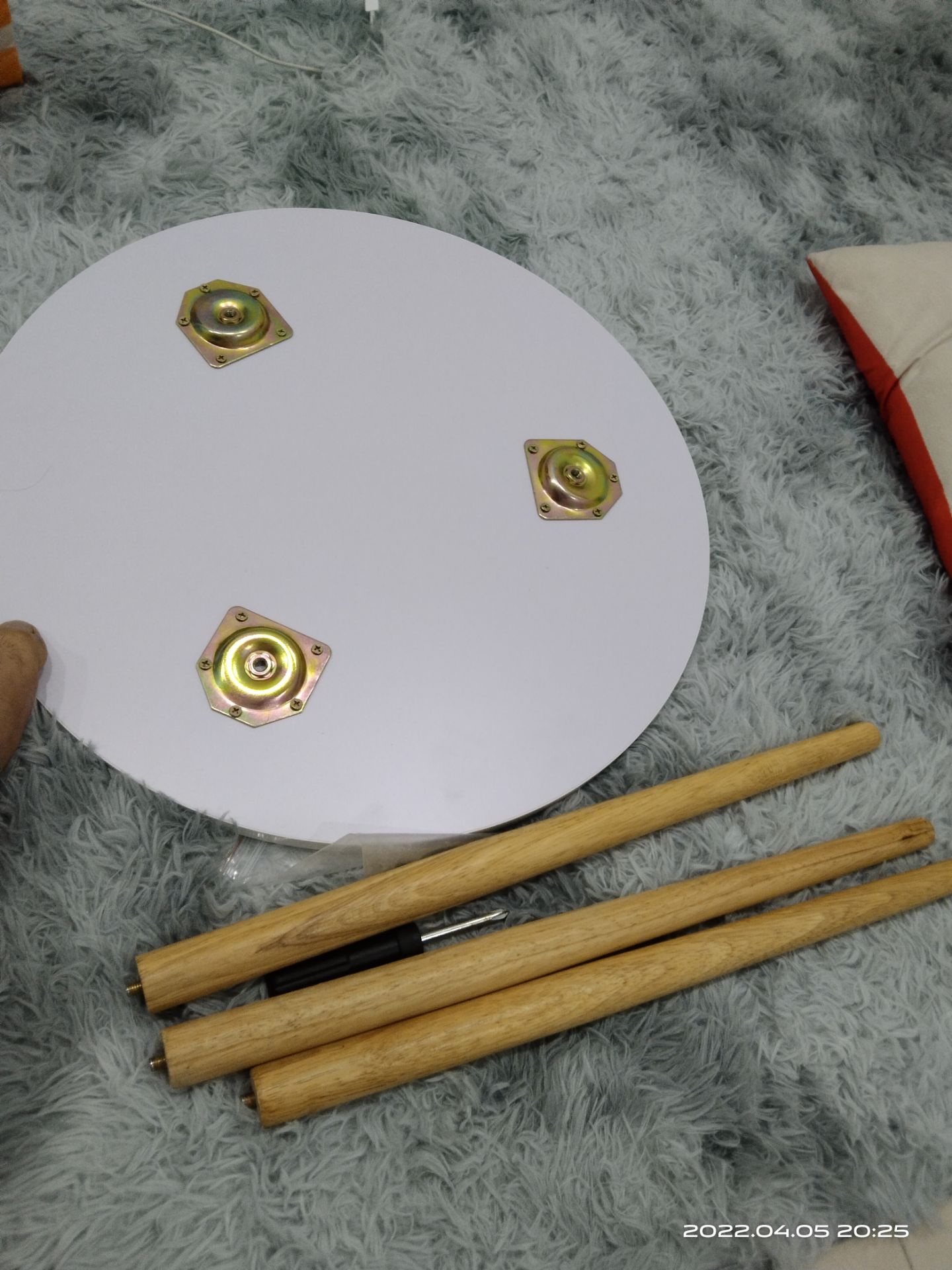 OK nhưng mà đặt lộn, chân bàn cao quá khoản 30 cm là ok,đặt 50cm giờ chả biết phải làm sao, góp ý với shop lần sau,bắt bảng vặn chân vào trước nha shop, lỡ mấy bạn nữ nhà ko có tua vít thì sao, góp ý nên sửa đổi để hoàn thiện,ok, lần này cho 5 sao nhớ rút kinh nghiệm ấy, lần sau chưa chắc vui tính như bây giờ đâu nhé 👍🏼😁☺️