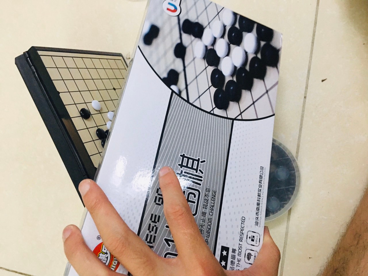 Hàng màu sắc chuẩn đẹp, cứng cáp. Quân cờ tuy hơi nhỏ nhưng mà bám chắc. chất lượng được, giao hang nhanh!