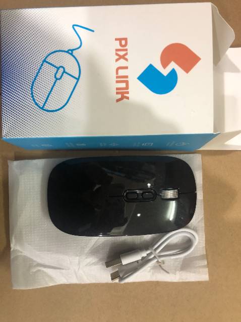 mk là người đầu tiên mua sản phẩm chuột này và mk đã rất hài lòng với nó,chuột rất nhạy màu đen ánh nhìn lạ mắt mà rất đẹp ,tiếng kêu rất bé,ảnh mk thật của mk mn tham khảo nha