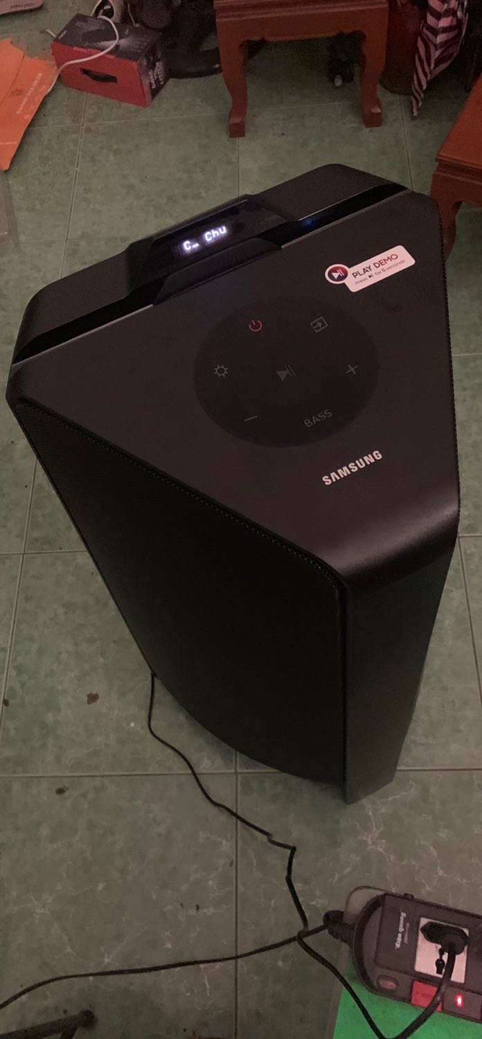 đã quá pepsi ơi :v cơ mà nó nặng quá, cơ mà Samsung thâu tóm mấy công ty âm thanh đình đám cả rồi nên chất lượng ae khỏi bàn cãi 😌