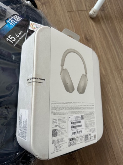 Hàng nguyên seal, đóng gói rất cẩn thận. Giao hàng nhanh. Tai nghe Sony chống ồn đỉnh của chop, ANC tuyệt hơn airpod pro 2 mình đang xài. Rất hài lòng