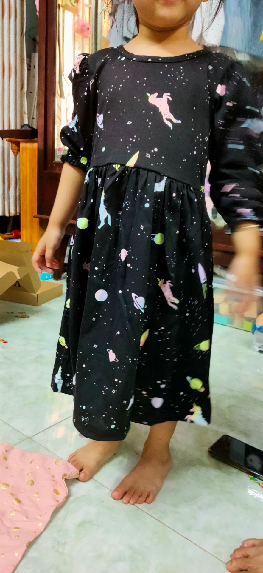 đầm đẹp vừa vặn mặc ưng ý lắm. shop đóng gói cẩn thận sản phẩm nhìn sang trọng chất lượng hơn.