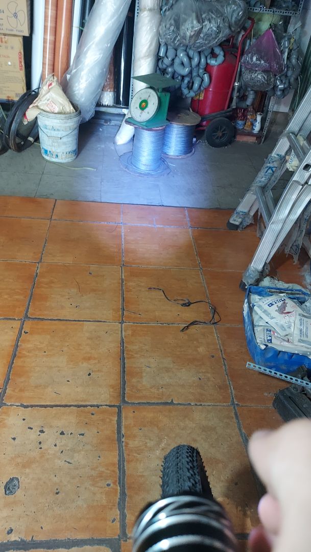 giao nhanh , đóng gói kỹ, đèn siêu sáng mà còn nhỏ gọn dễ lắp đặt, thích nhất phần có thể chỉnh zoom đèn. phần trượt giúp tháo ra sạc và lắp lại vào xe dễ dàng hơn !