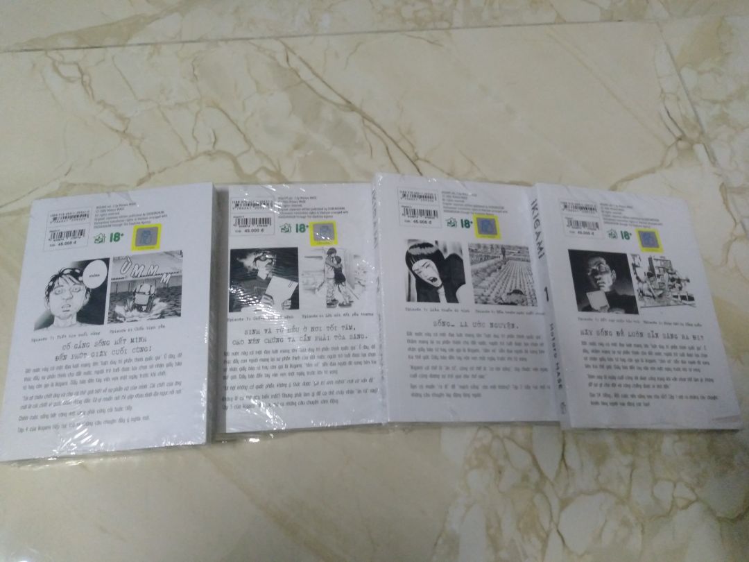 Sách giao nhanh, đc bọc kĩ lưỡng nha. Truyện này thì hay khỏi phải bàn :")) Nét vẽ tuy ko bắt mắt nhưng cốt truyện đỉnh nhen, nhân văn 10/10. Mn có thể tìm đọc  trc trên web xem có hợp gu ko chớ mình là canh sale rinh liền mấy em này về đó :))