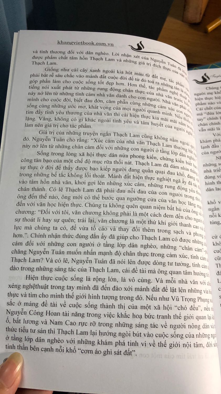 Sách mới tinh, nội dung hay với nhiều bài văn chọn lọc từ ngữ trao chuốt kèm nhiều dẫn chứng bổ ích. Các bạn nên mua ngay một cuốn?? Chỉ có một điểm trừ là shipper giao hàng lâu và hách dịch quá??