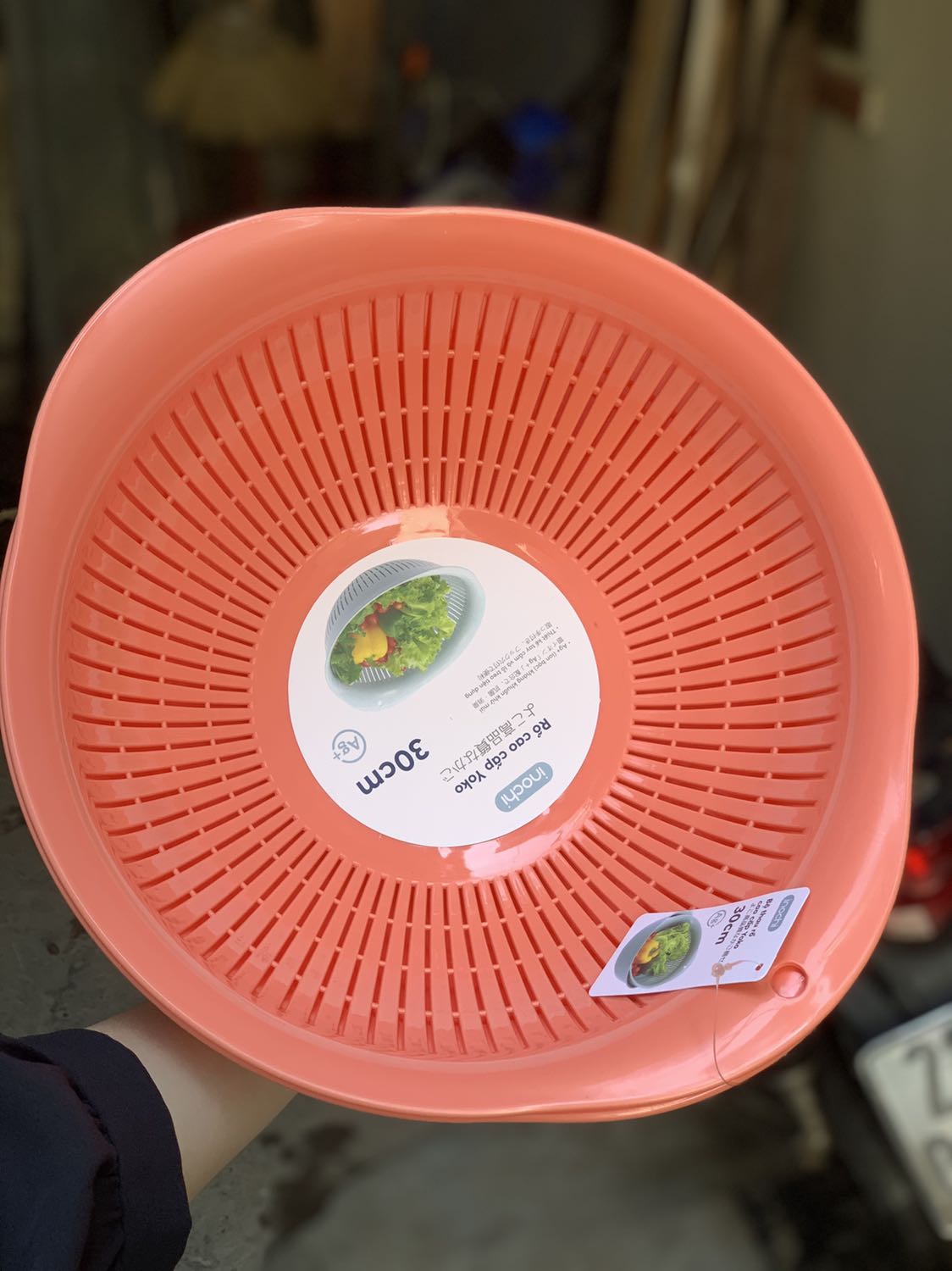 Màu cam này khá lạ, không biết gọi là cam gì vì có pha chút hồng trông khá xinh và lạ mắt, bộ thai rổ chất lượng rất tốt, nhựa dày dặn, cầm chắc tay, to đẹp đúng ý mình