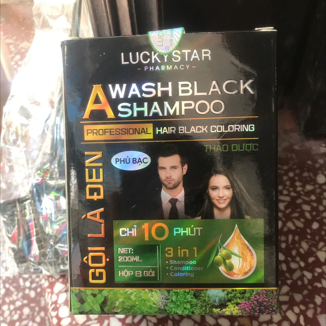 Nhận đủ hàng, kèm  lược chuyên dụng để nhuộm tóc. Hàng trong hộp có thông tin đầy đủ về sản phẩm. Giao nhanh, đóng gói đẹp. Hài lòng