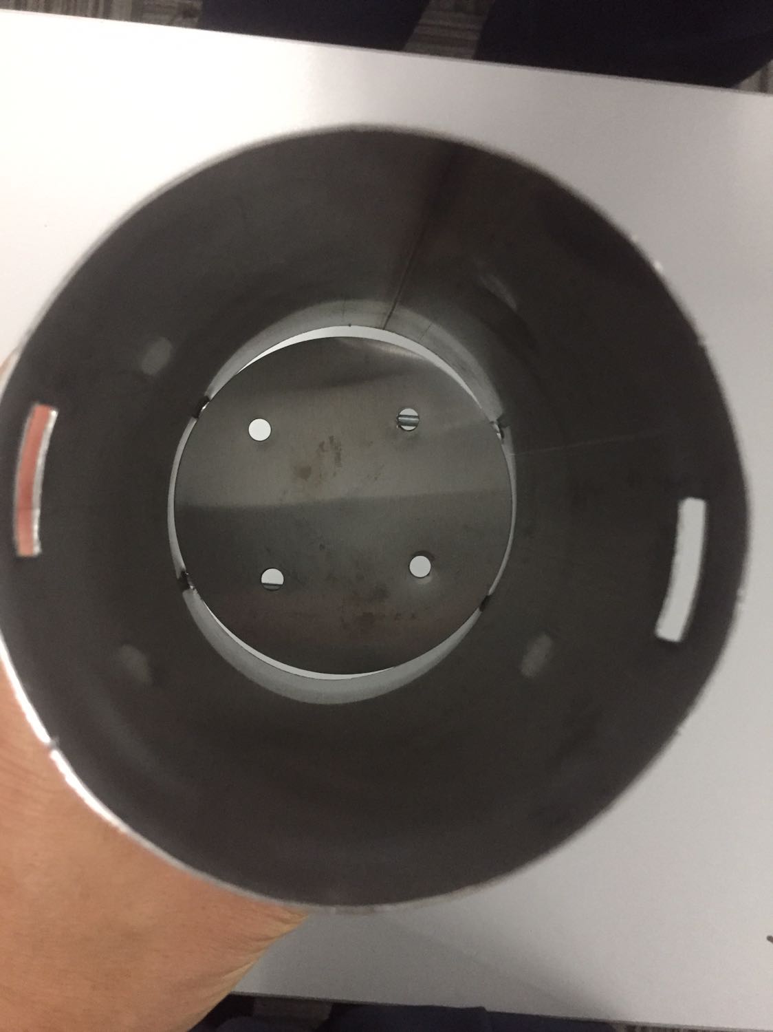 Cắt không đều, còn rất nhiều chỗ sắc nhọn