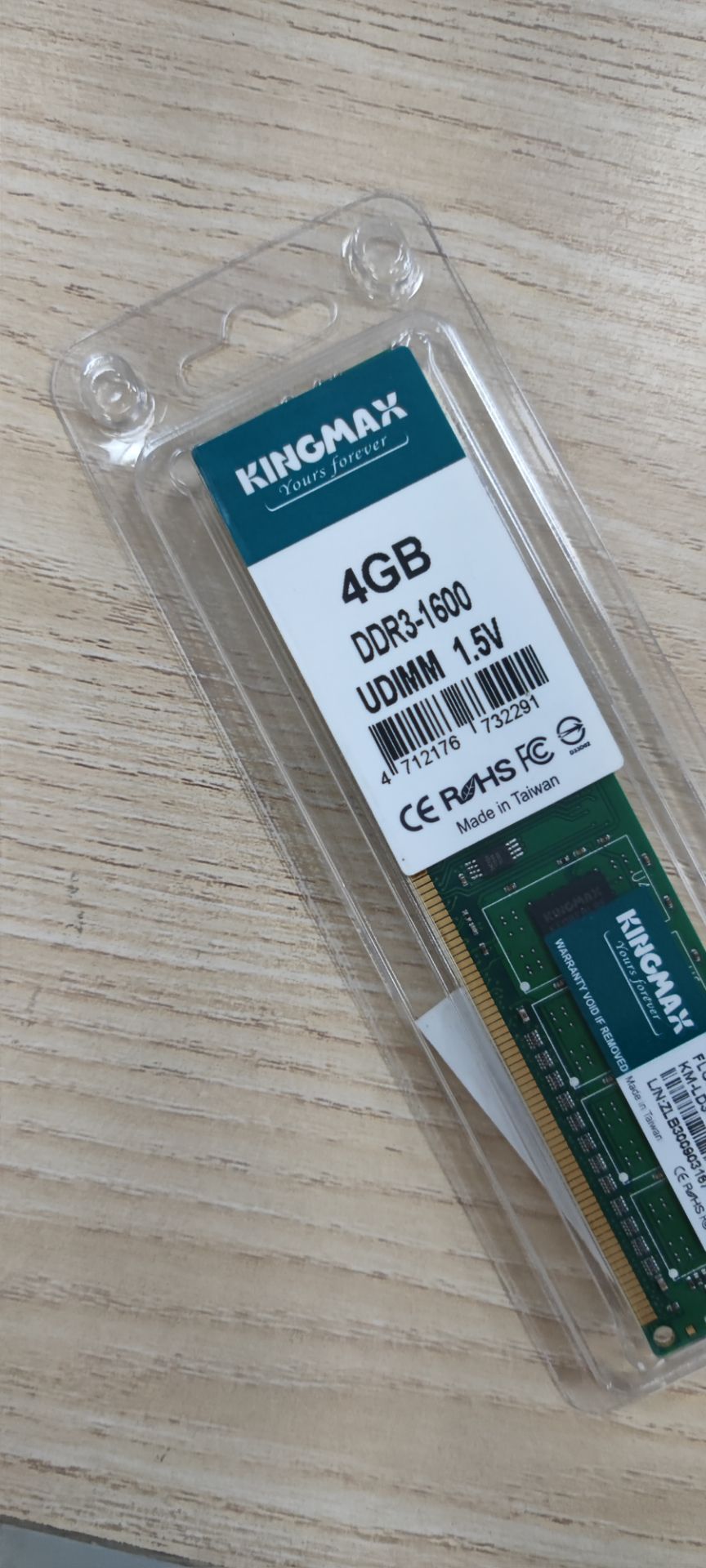 Giá cả phải chăng nên rất đáng cân nhắc mua. Ram hoạt động ổn định, tương thích tốt