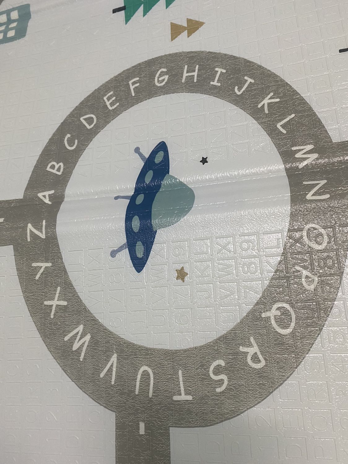 Hàng lỗi mang về kêu shop đổi mà shop đùn đẩy qua hãng để ngta liên hệ báo đổi lại chờ hoài chẳng thấy ma nào gọi, tiền mất tật mang cạch mặt shop này ra