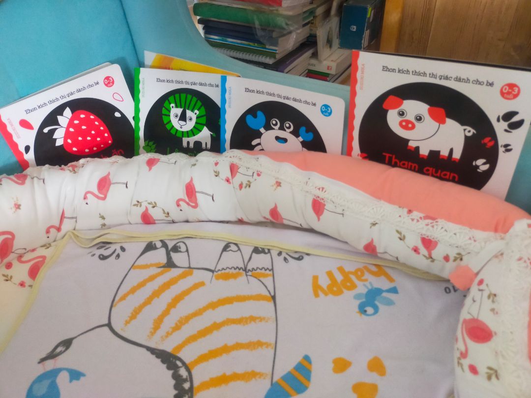 Cực kỳ hài lòng... sách rất đẹp... bé nhà mình mới 2 tháng mà nhìn chăm chú không rời 💞