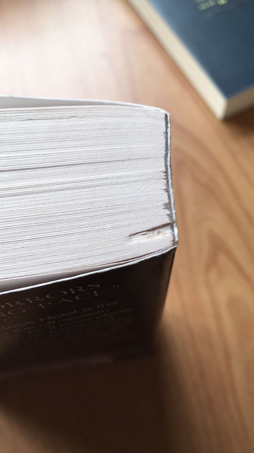 Điểm trừ là một vài chỗ bị cong, rách, ngoài ra thì không có vấn đề gì. Tiki giao hàng ngay ngày hôm sau khi mình đặt sách. Nhìn chung mọi thứ khá là ổn. Tuy chỉ có bề ngoài sách nhìn không được mới cho lắm!