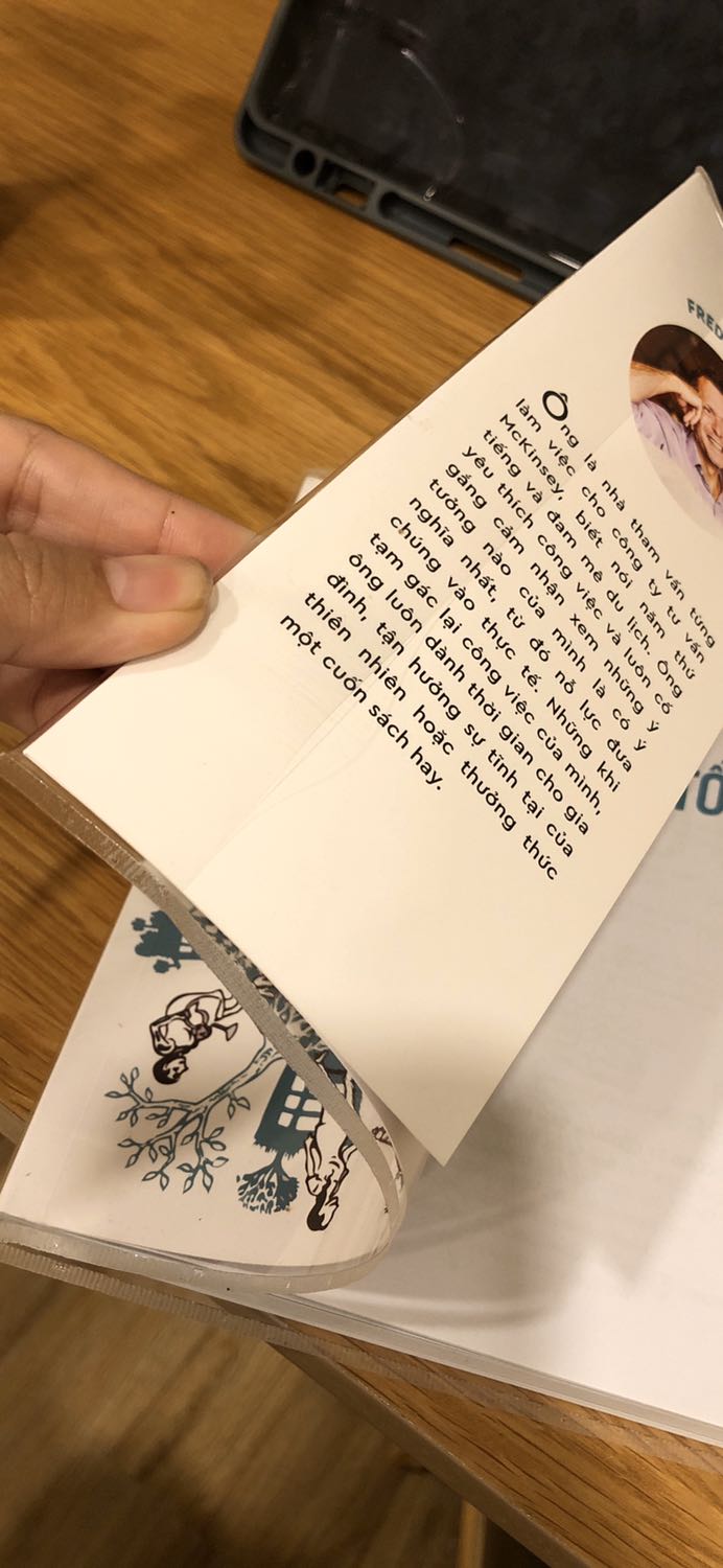 Nội dung sách chưa đọc nhưng thấy có vẻ hay.
Mình có đặt bọc cho sách nhưng tiki bọc sách quá ẩu, quá tiết kiệm. Bọc như vậy k đủ để bảo vệ sách. Hy vọng lần sau tiki bọc sách dư giả và cẩn thận hơn