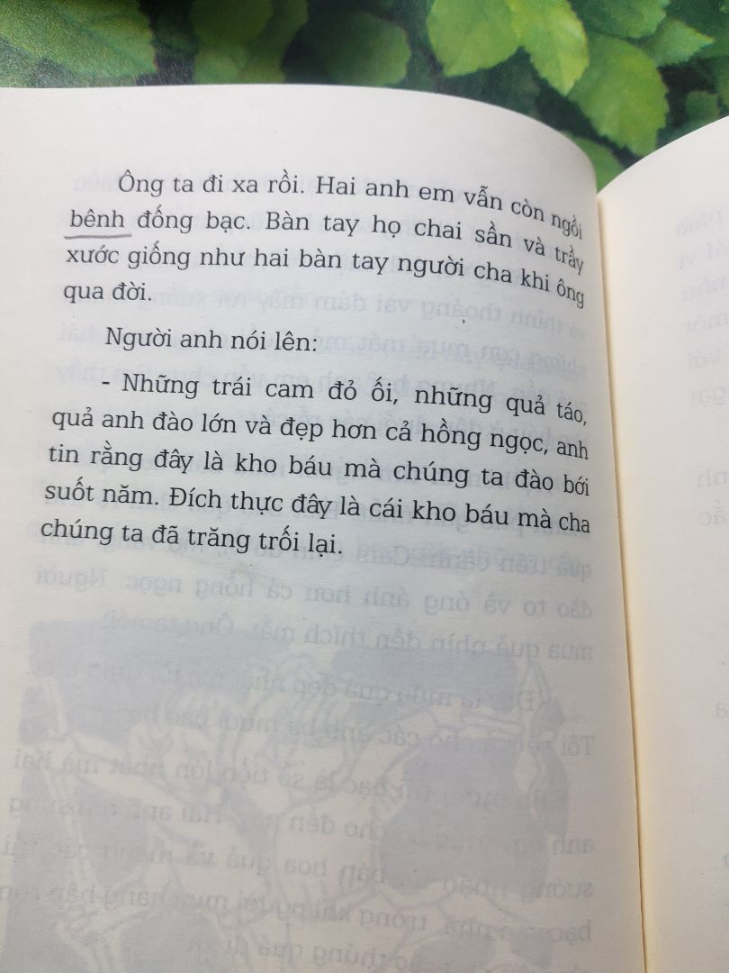 bìa sách đẹp, nhưng còn vài nội dung thắc mắc như trang 74  từ " bênh đống bạc" hay là bên đống bạc ? Trang 13 kính thiên văn là vật dụng xuất hiện ở thế kỉ 17 mà Aesop sống ở thế kỉ VI TCN thì vật này chưa xuất hiện thì sao có trong nội dung truyện kể của ông được ? xin được giải đáp! với truyện ngụ ngôn thường rất ngắn, xúc tích sao truyện đây diễn giải dài quá