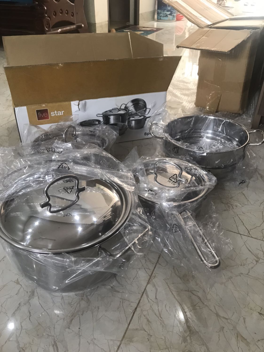 Mình mua bộ gần 1 triệu làm quà tặng đám cưới mà shop giao nhầm thành bộ nồi khác (hơn 700k) cho mình, đành phải trả hàng ?