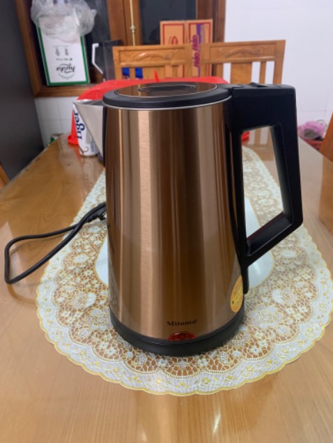 Ấm nước xịn sò, cầm chắc tay, sôi nhanh, có chế độ giữ nhiệt. mua tặng cho đứa bạn vào nhà mới nó khen quá trời. giao hàng nhanh vừa lúc luôn. Shop hỗ trợ rất nhiệt tình. sp bảo hành 24 tháng chính hãng. cảm ơn shop nhiều nhé