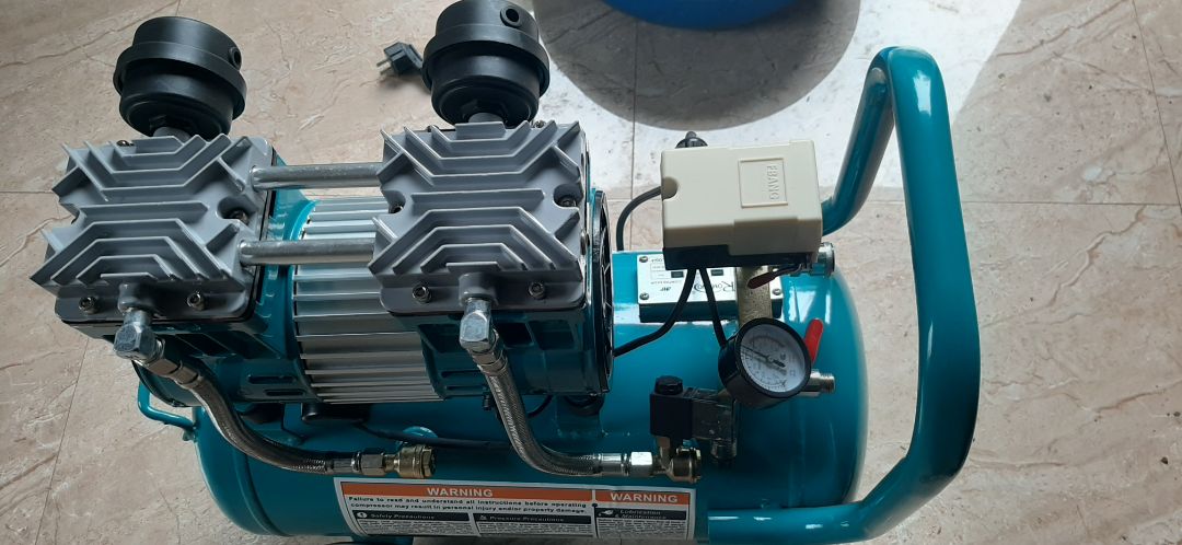 giao đúng hẹn máy hoạt động êm,lên hơi nhanh nhưng bị nứt mất mặt kính đồng hồ và không đc tặng kèm súng xịt :((