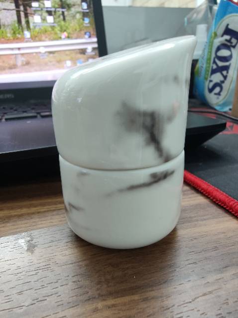 Đẹp, lịch sự, lớn đựng được nhiều tăm