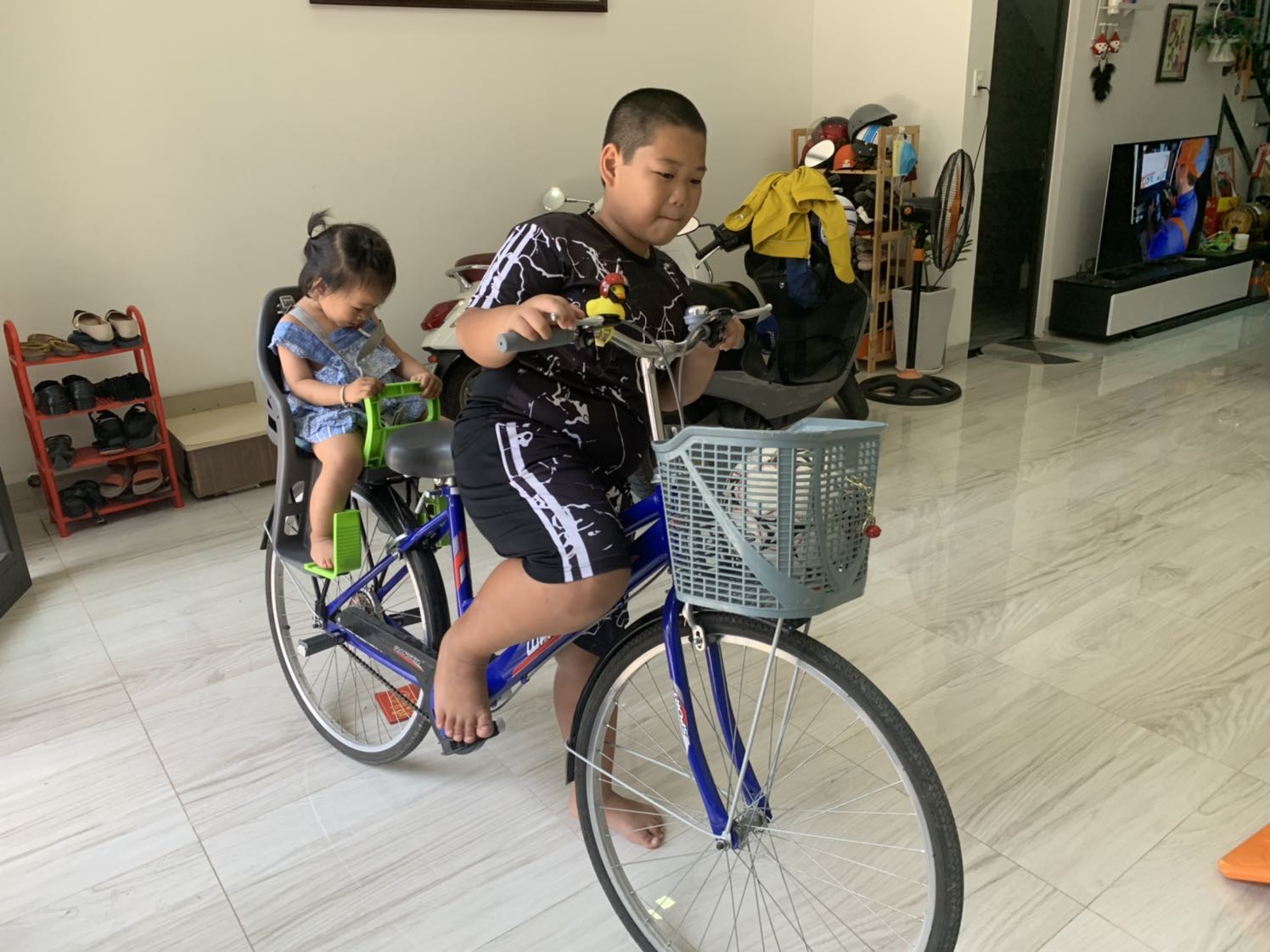 Ghế nhận ưng ý lắm luôn, chắc chắn mẫu mã đẹp, dễ lắp ráp, phụ tùng đầy đủ. Giá rẻ lắm luôn, sẽ giới thiệu sản phẩm cho bạn bè.