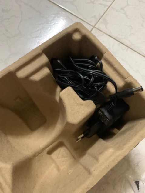 Hộp có dấu hiệu đồ cũ đã sử dụng. Và y như rằng...Dây thì tứ tung bên trong không được cột gọn như các món sản phẩm mới. Cam thì dính bụi dơ dưới đáy. Xung quanh phần mắt Cam bằng nhựa bóng đã bị trầy xước. Kết nối lâu. Hay bị lỗi không kết nối được. Phải kết nối lại. Cam xoay dọc thì được. Xoay ngang không được. Yêu cầu Tiki đổi ạ!