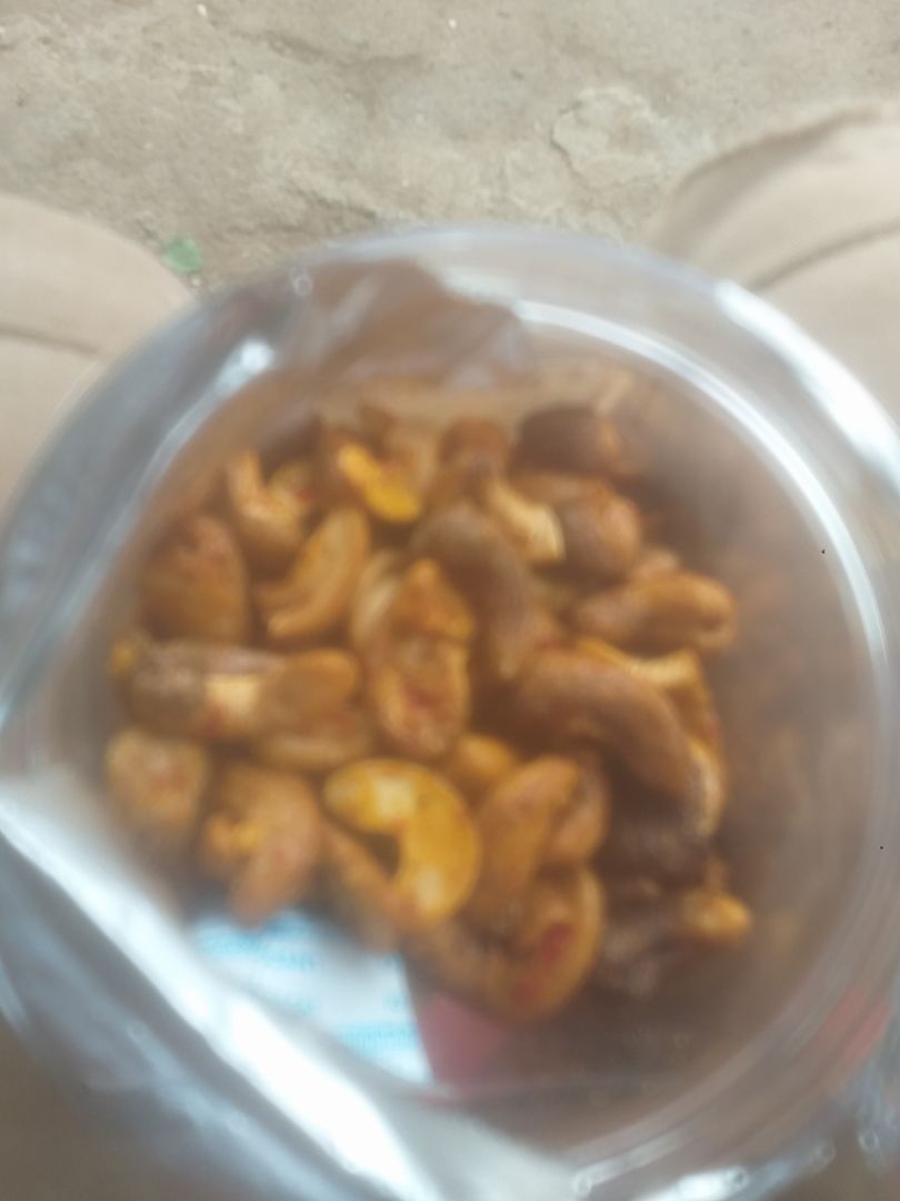 bán hạt điều mốc, tôi mới mở ra ăn bán hàng kiểu này ăn có ngày ngộ độc chết.đề nghị tiki xem lại những giang hàng kiểu này.tuy không có nhiêu tiền nhưng lần đầu tiên thấy mất uy tính quá