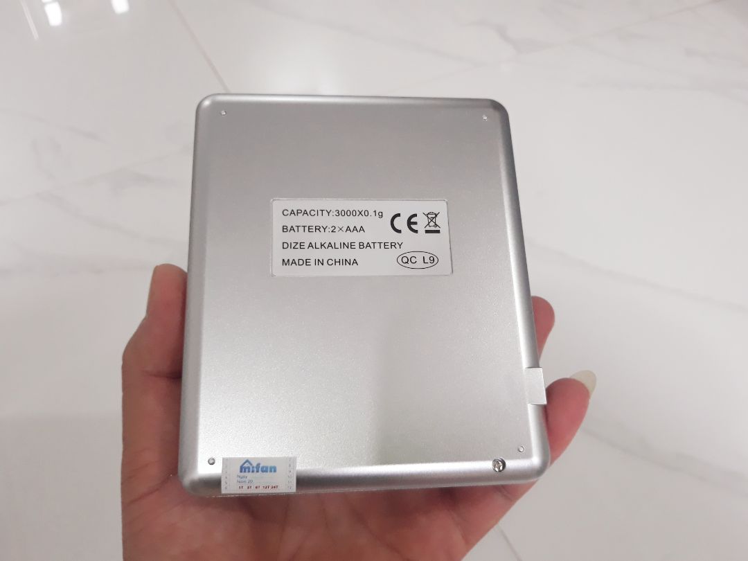 Dịch bệnh ở nhà nấu ăn thường xuyên nên nhu cầu làm bánh tăng cao, dạo 1 vòng quyết định mua em cân điện tử này, đúng là không thất vọng, về cân thử nhiều món khá là chính xác, thiết kế nhỏ gọn, sắc sảo mặt kim loại sáng bóng, giao khá nhanh, đóng gói có chống sốc nên đi đường dài yên tâm, để dùng xem độ bền như thế nào. cảm ơn shop đã tư vấn nhiệt tình