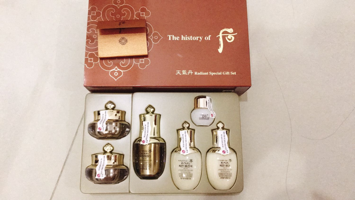 Hàng chuẩn , tem đầy đủ , chất kem đúng chính hãng . Tôi rất thích.