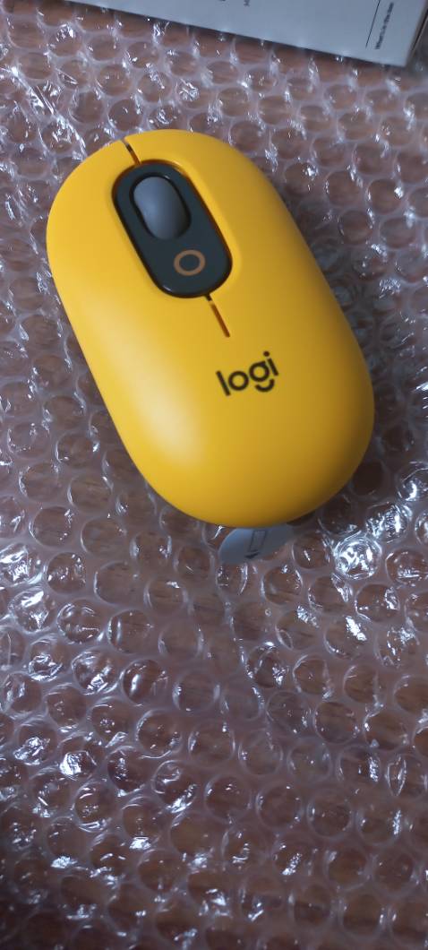 Di chuyển mượt, chuột đẹp xinh xỉu. Ko nghe tiếng