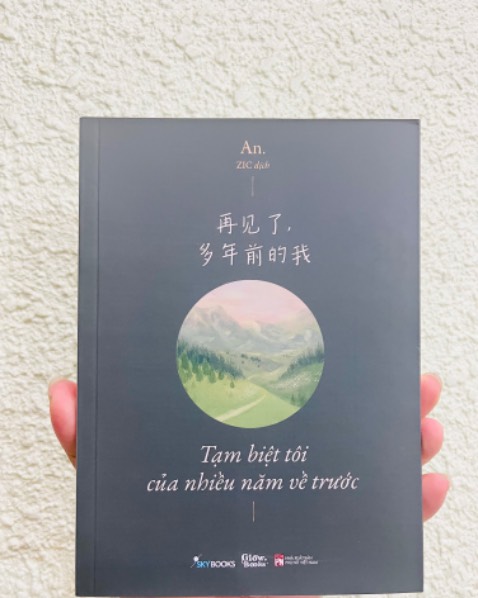 Giao nhanh và đóng gói cẩn thận lắm. Bên trong có bookmark nữa. Song ngữ nên là cũng học được thêm chút từ tiếng trung