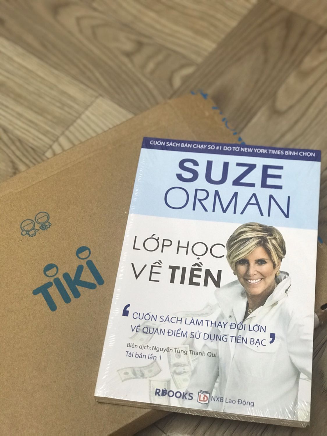 Một lớp học có giá trị với mọi người, mọi lứa tuổi!  Cuốn sách mang đến nhiều bài học thực tiễn về tiền bạc, về giá trị con người! Sách Rbooks luôn mang đến cho người đọc nhiều trải nghiệm sâu sắc! Cảm ơn Tiki khi giao sách cực nhanh nè!