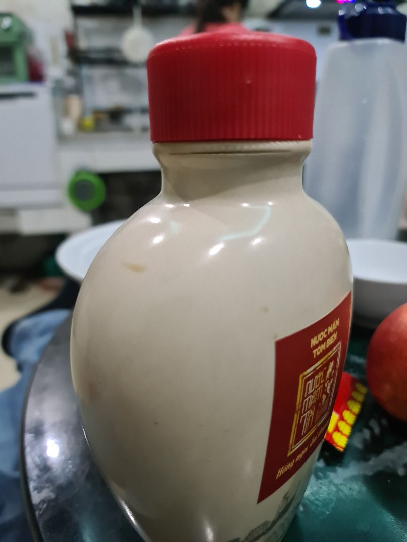 Mình dùng nước mắm tôm biển này lâu r nhưng lần đầu tiên mua combo mà dính 1 chai lỗi nứt cổ chai, bị phòi nước mâm bên trong và lần này 2 chai đều rất khó mở, kiểu quá chặt ko văn được. Ăn hết chai 1 nên bóc tem chai 2 ra mới thấy vết nứt. Ko biết có được đổi lại ko nhưng thôi oánh tạm 4 sao, chứ các lần trc đều 5 sao Mình dùng nước mắm tôm biển này lâu r nhưng lần đầu tiên mua combo mà dính 1 chai lỗi nứt cổ chai, bị phòi nước mâm bên trong và lần này 2 chai đều rất khó mở, kiểu quá chặt ko văn được. Ăn hết chai 1 nên bóc tem chai 2 ra mới thấy vết nứt. Ko biết có được đổi lại ko nhưng thôi oánh tạm 4 sao, chứ các lần trc đều 5 sao
