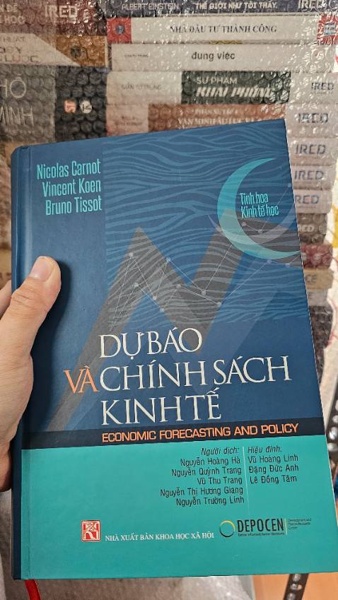 Rất ủng hộ dự án tủ sách Tinh hoa kinh tế học của trung tâm. Sách rất hấp dẫn, đúng mối quan tâm của mình. Hy vọng trung tâm mở bán sách ở nhiều kênh TMĐT khác để độc giả dễ tiếp cận hơn nữa!