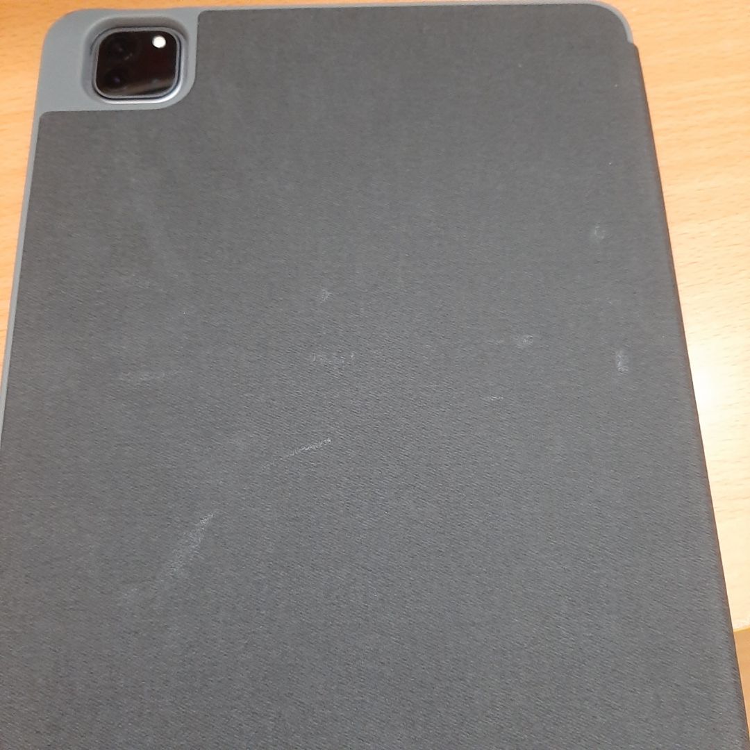 bao này dễ bị bám bụi bẩn. phần lỗ loa bị bịt 1 chút. còn lại thì đều ổn