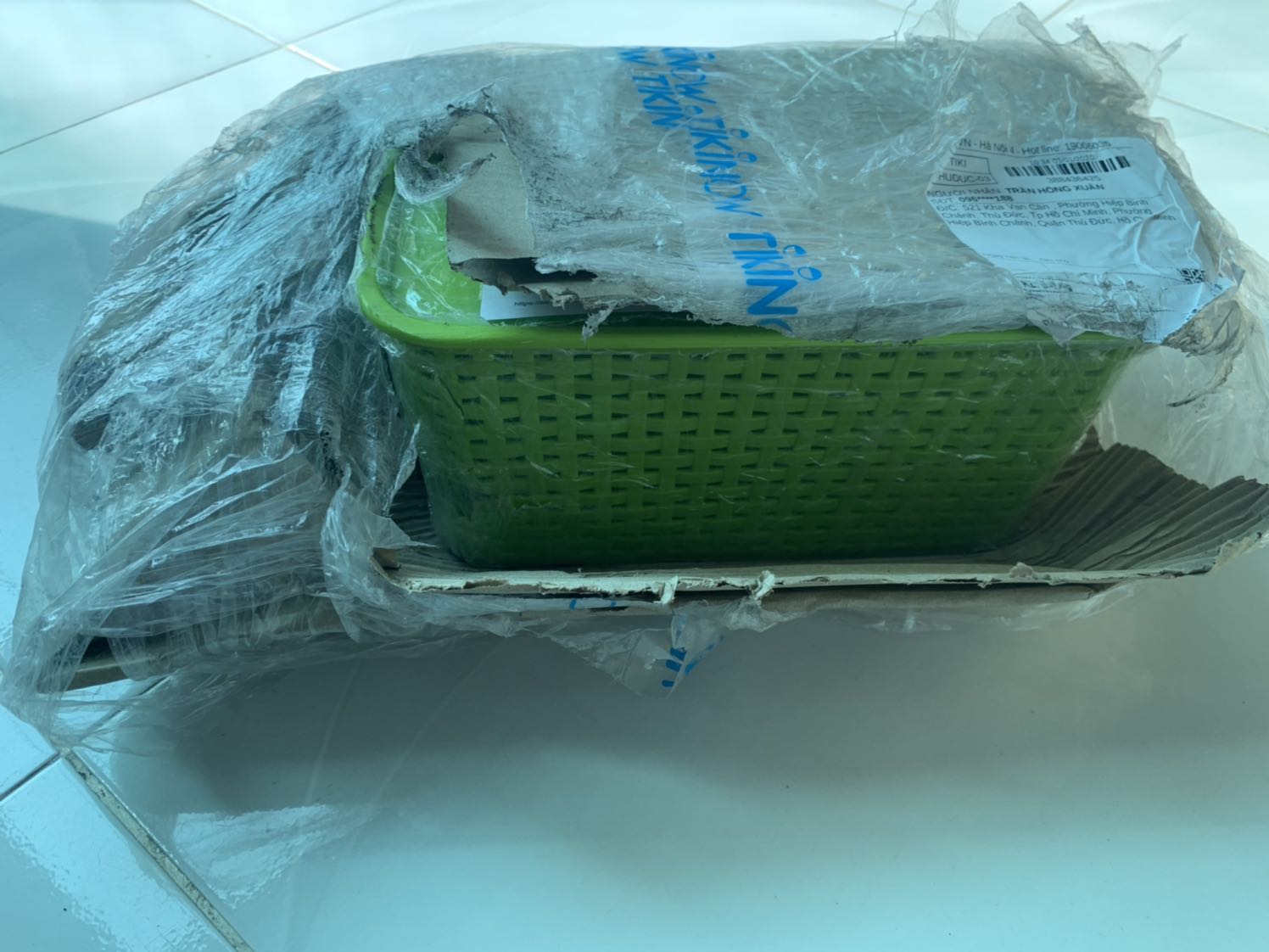Bao bì rách rổ bị bể nhựa Tiki xem lại cách đóng gói vận chuyển , hàng chưa xài đã hư tiki xem lại cách đóng gói vận chuyển hàng như này mà cũng giao cho khách hàng được