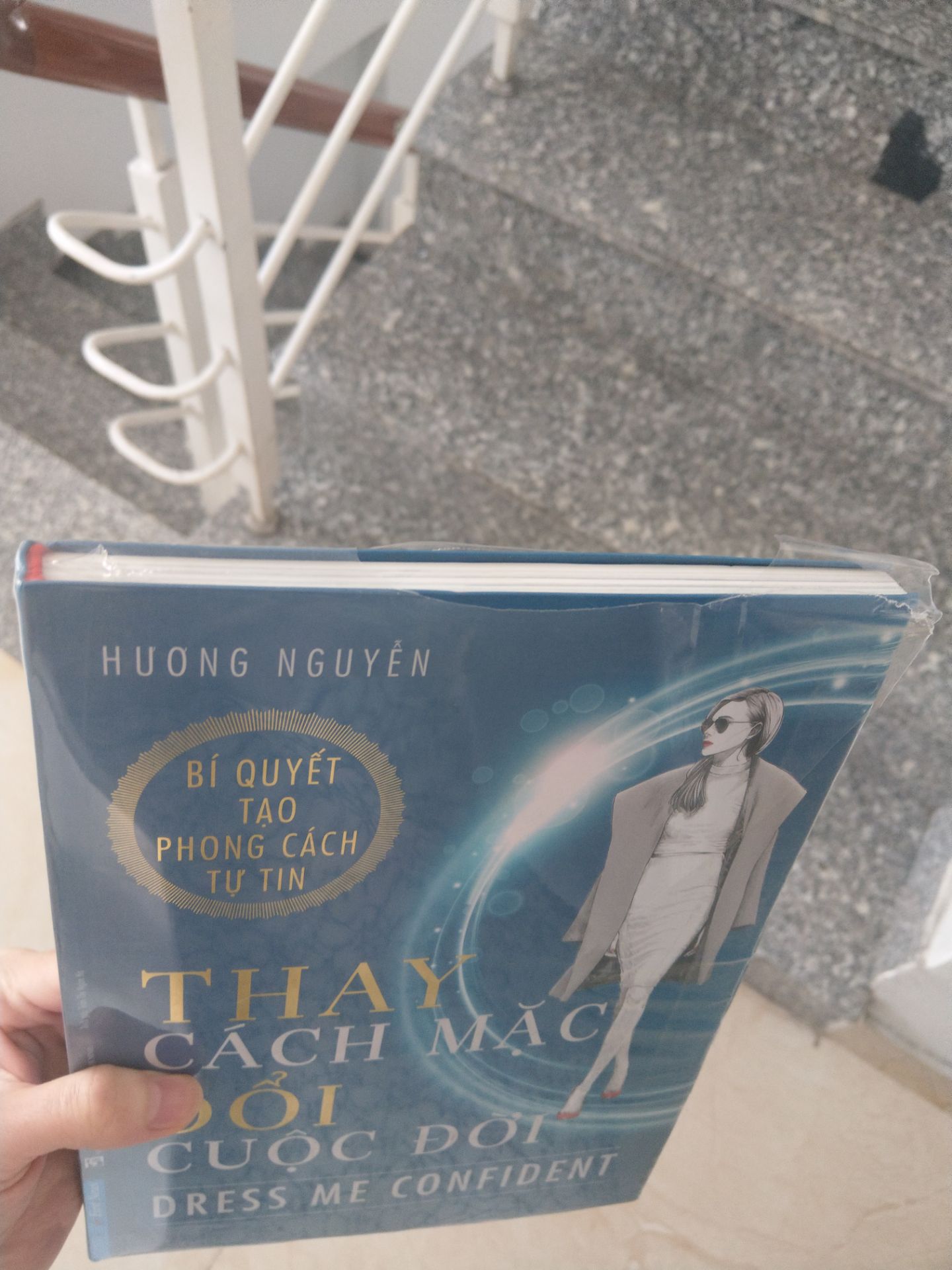 sách nhận được bị rách bọc ngoài. không hài lòng