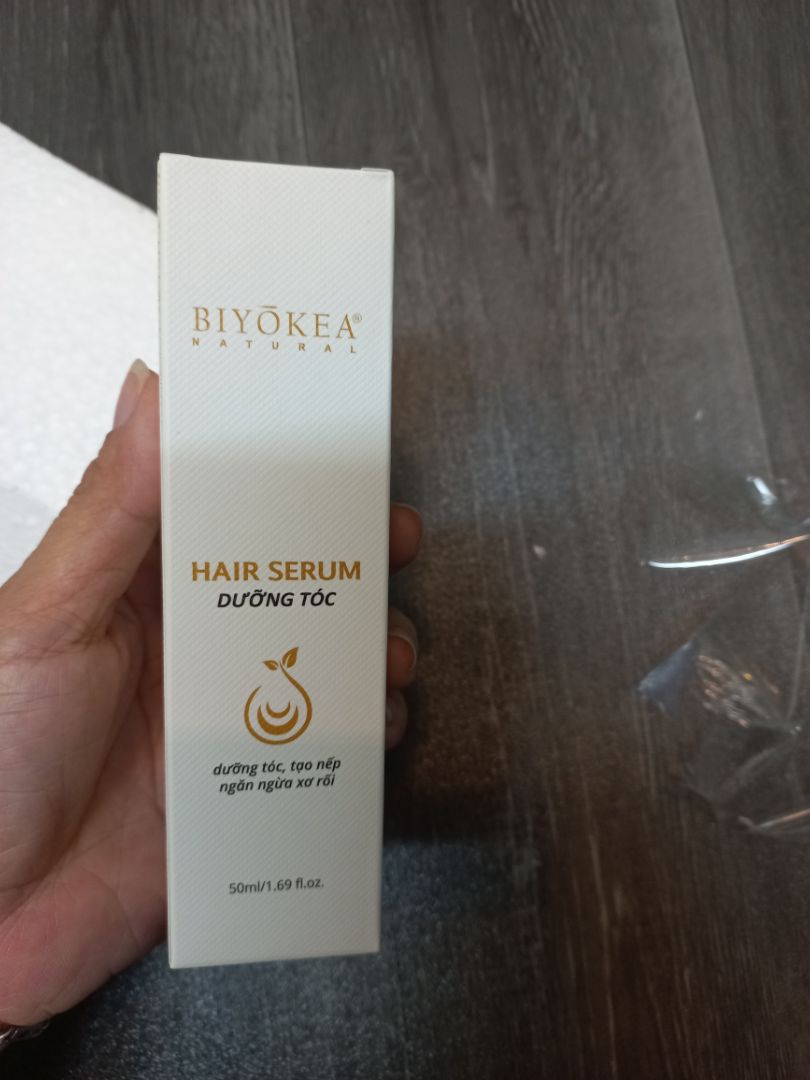 chất dầu đặc. dùng ít hao. mùi rất thơm. thoa lên tóc dài đỡ rối chải dễ dàng. shop giao nhanh đặt hôm qua hnay đã nhận đc r. đóng hàng chắc chắn. bao bì đẹp