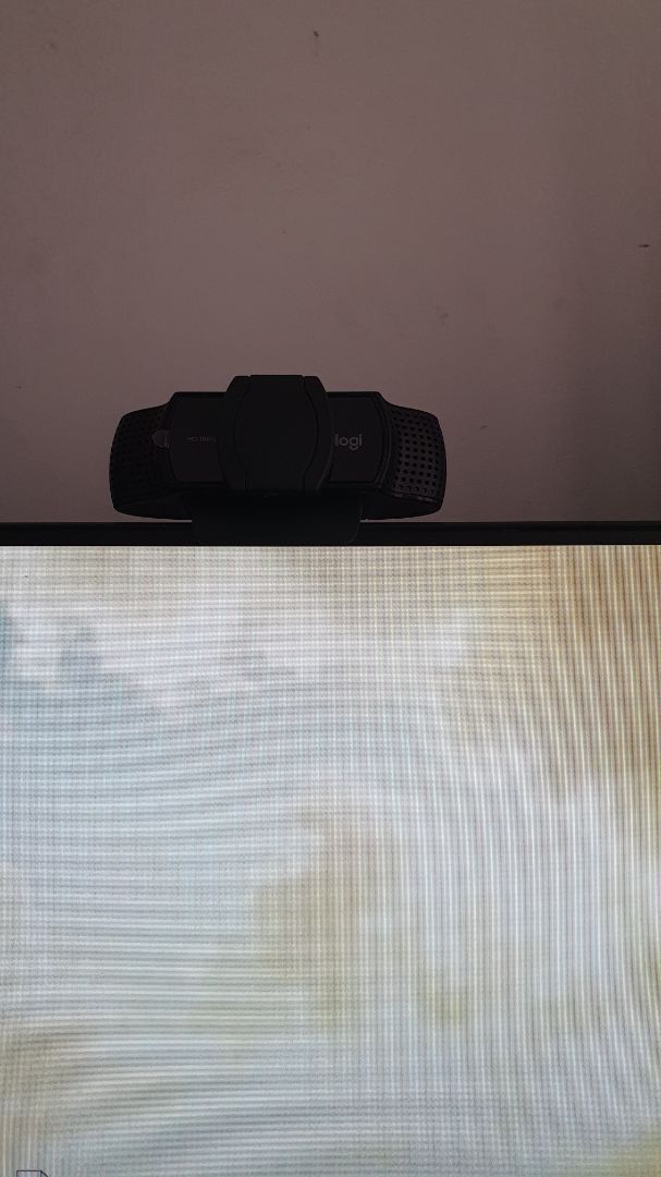 Hình ảnh sắc nét, mic rõ tiếng, lắp đặt dễ dàng trên màn hình. Mình dùng màn có viền mỏng, cứ nghĩ nó sẽ che 1 phần màn hình nhưng k ngờ lại rất vừa vặn