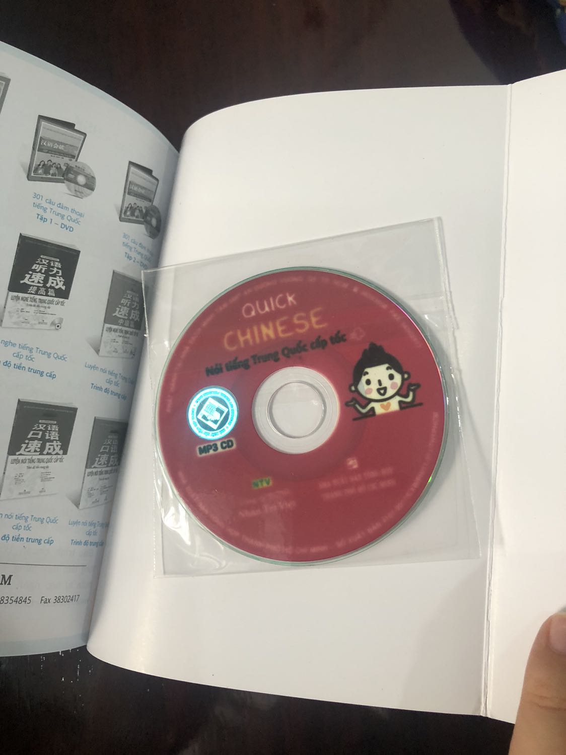 Tiki giao tốc độ ánh sáng ạ :)) Trưa hôm qua đặt hôm nay giao :>>
Chất lượng: sách mới, sạch sẽ, ko hư hại j hết
Rất cảm ơn tiki, mong tiki năm 2021 cũng làm ăn phát đạt nhé