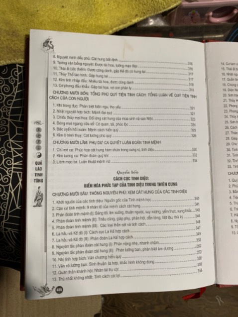 Sách gồm bảy chuong