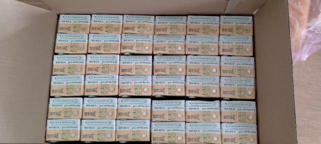 mình mới đặt buổi tối hôm qua mà hôm nay đã nhận được hàng rồi, tiki giao hàng nhanh, đóng gói kĩ càng, sữa uống rất ngon,mua trên tiki giá rất ưu đãi hơn ở bên ngoài, anh shipper thân thiện, rất hài lòng với cách phục vụ của tiki, sẽ còn ủng hộ tiki lâu dài ???