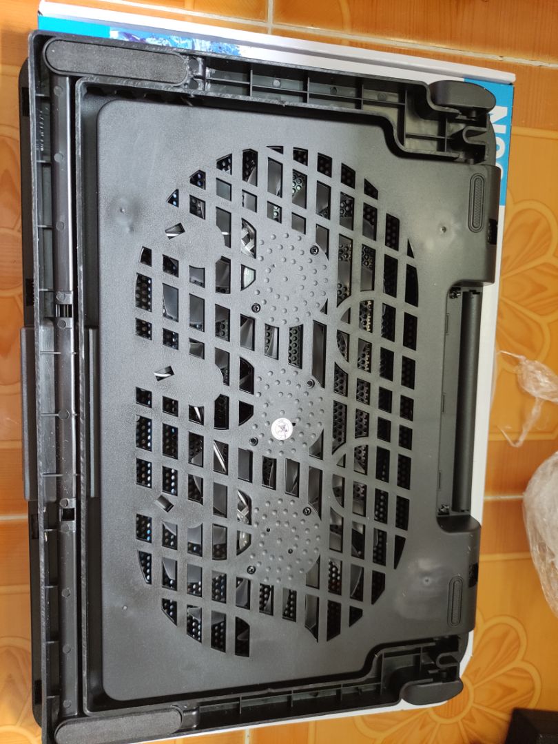 tiki Đóng gói kỹ,  giao hàng thần tốc, quạt chạy êm, tản nhiệt khá ổn, dùng 2 ngày rồi, cảm nhận quá tốt trong tầm giá.
chất lượng về lâu dài chưa biết thế nào. 
sẽ ủng hộ shop nữa!