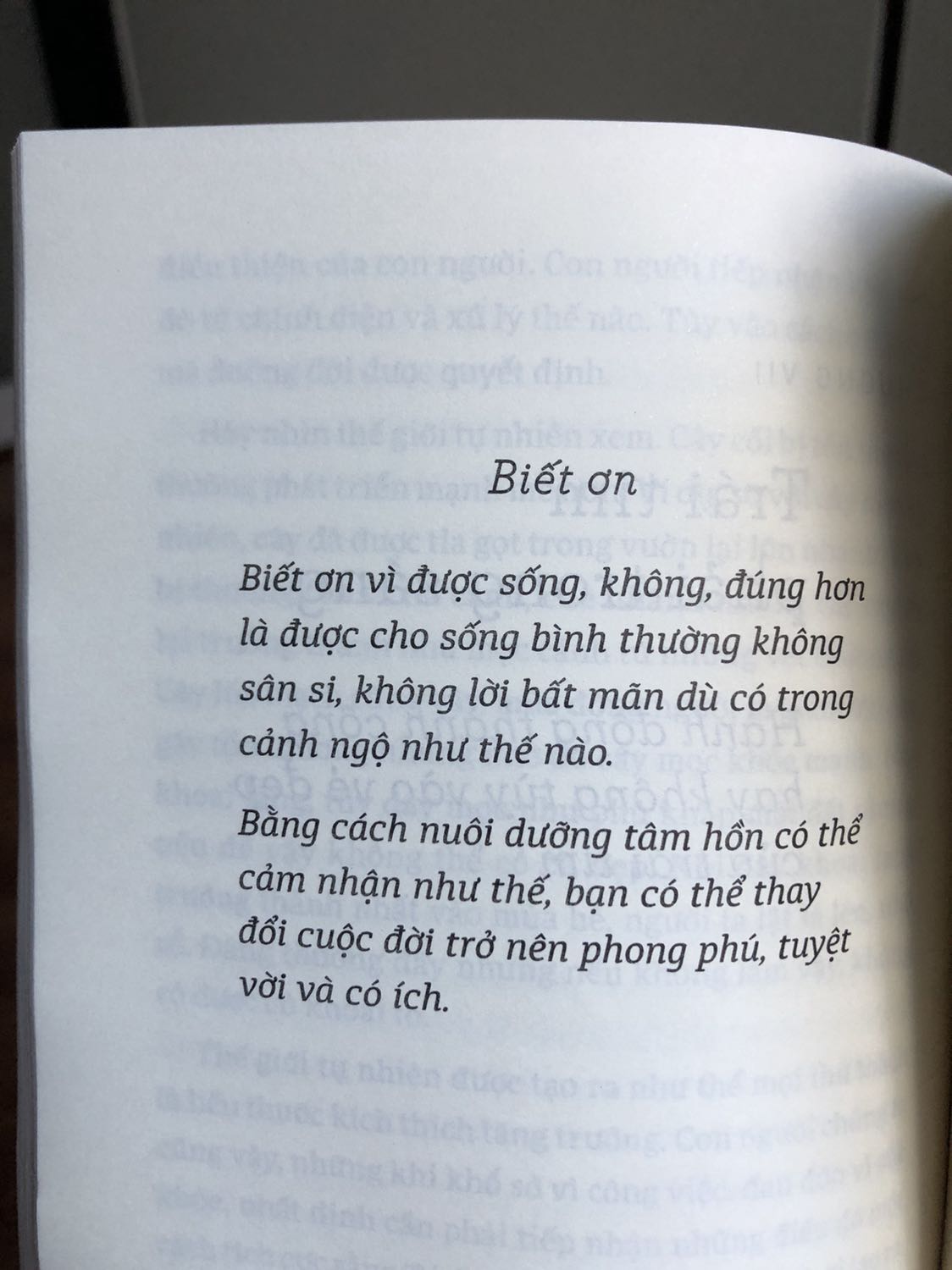 Học được nhiều điều từ hành trình của tác giả
1 người kinh doanh ko ngừng có gắng hoàn thiện bản thân và có 1 lối suy nghĩ hướng thiện, luôn giữ bản chất thiện dù đời vùi dập như thế nào