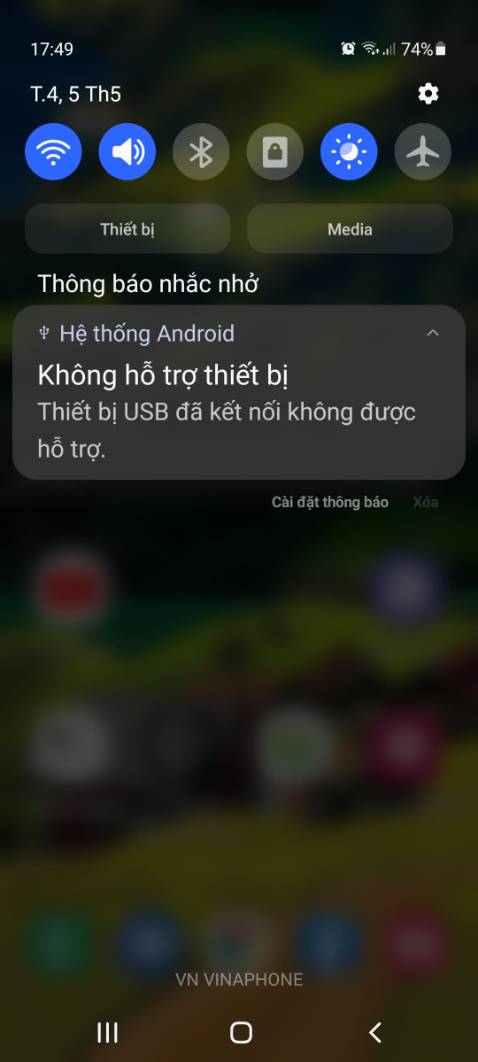Hàng chính hãng gì mà về kết nối với điện thoại toàn báo lỗi không hỗ trợ... vậy thì mua làm gì?